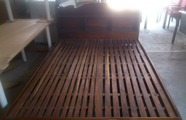 Thanh lý giường gỗ căm
